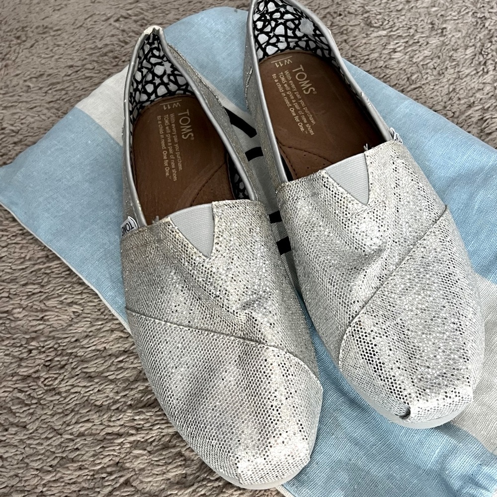 Silver women’s TOMS